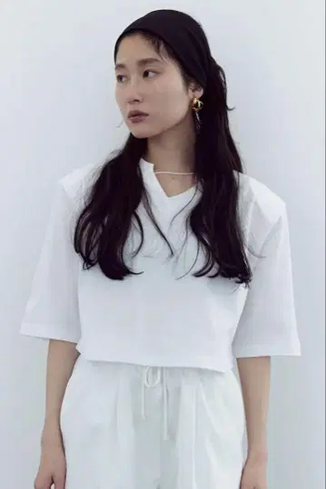 meer. 메아 NECK SLIT TEE 디자인 티셔츠 화이트