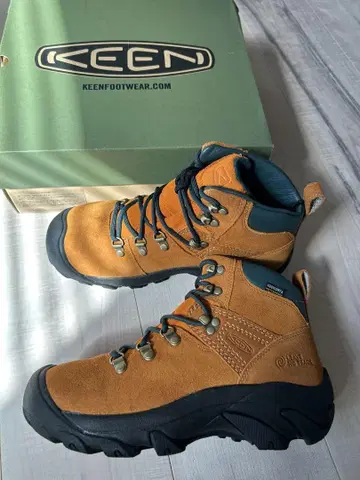 KEEN 트레킹 신발 피레네즈 24.5cm 미사용품