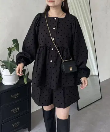 플로키 도트 펄 버튼 페플럼 블라우스 블랙