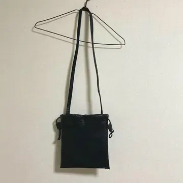 fig London apple leather KINCHAKU (검정)