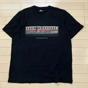 8.9 UNIQLO 유니클로 프라하 풍경 T셔츠 반팔 블랙 XL