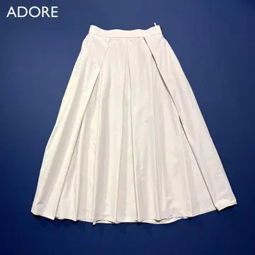 g16 ADORE 23SS 파우더 터치 타프타 스커트 턱 플레어 스커트