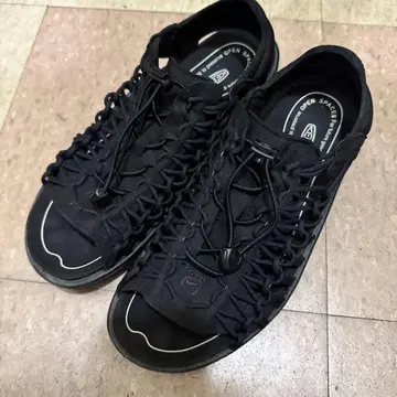 KEEN 유니크 블랙 스포츠 샌들