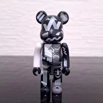 베어브릭 BE@RBRICK 시리즈 37 아티스트 헬미페