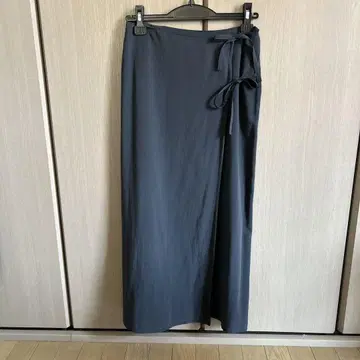 아니스 베 짙은 회색