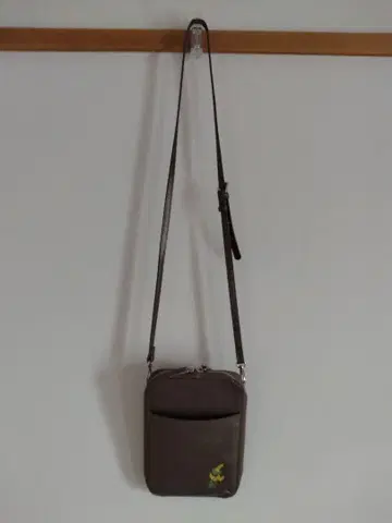 브라운 숄더백 스마트폰 수납