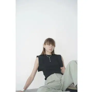 CLANE 스퀘어 소매 니트 톱
