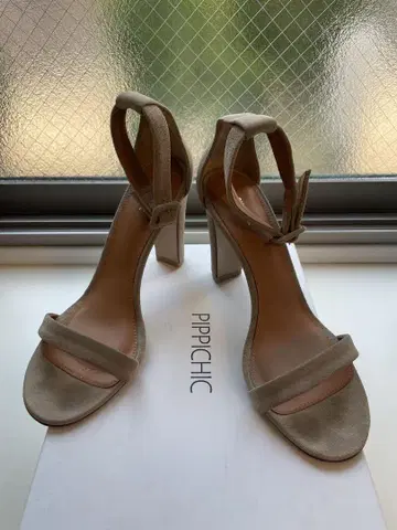 PIPPICHIC 스웨이드 아이보리 샌들 37 1/2
