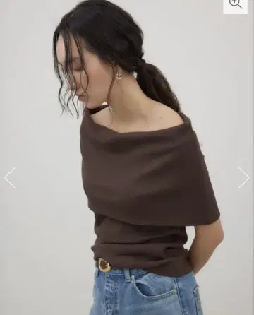 크리에 콘포르토 오프숄더 풀오버 브라운