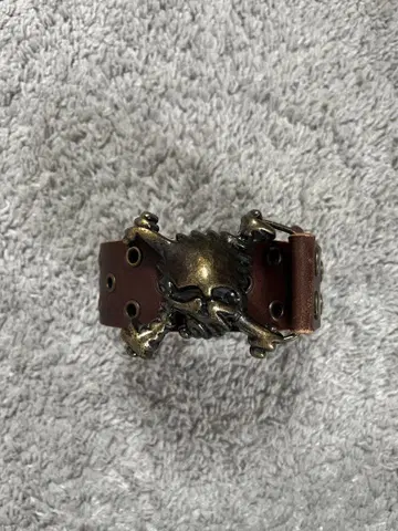 00s OAKLEY LEATHER 3D SKULL BELT