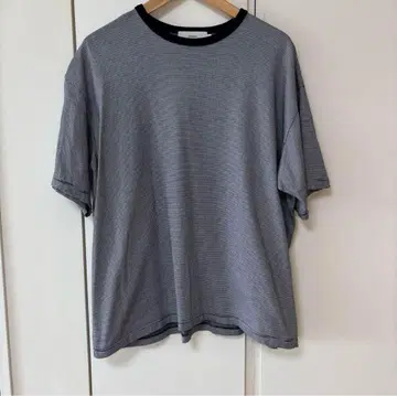 그래프페이퍼 스트라이프 티셔츠 GU231-70321B