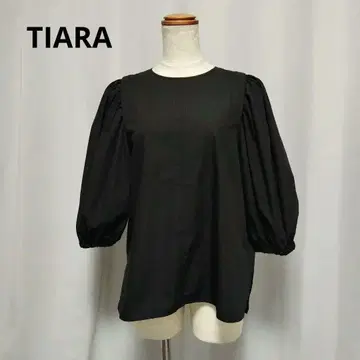 TIARA 턱 숄더 볼륨 슬리브 리본 블라우스
