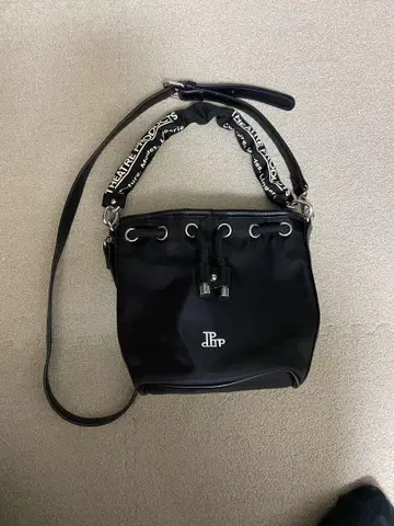 씨어터프로덕츠 블랙 나일론 숄더 백