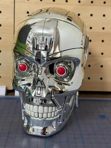 USJ 터미네이터 T2-3D 소품 보관함