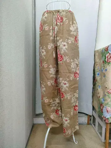 로라 애슐리 베이지 꽃무늬 팬츠
