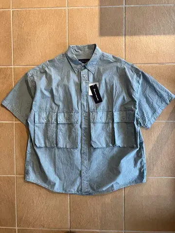 Many men many minds 피그먼트 브로드 멀티 포켓 셔츠