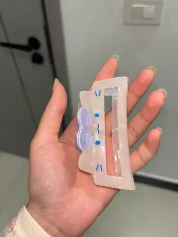 투명한 파란색 장식의 헤어핀