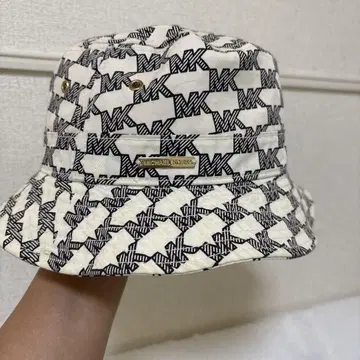 MICHAEL KORS 버킷햇 S/M 화이트/블랙
