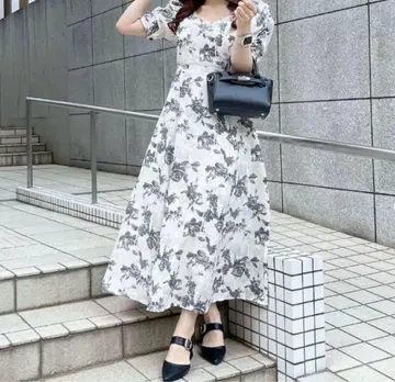 오픈 백 플레어 원피스
