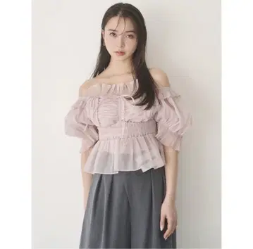 snidel 개더 프릴 오프숄더 블라우스 핑크