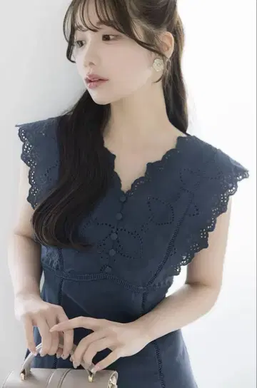 허리 리본 장식 코튼 컷워크 레이스 자수 원피스