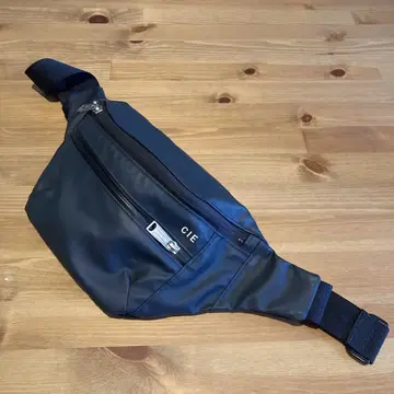 CIE 보디백 다크 그레이