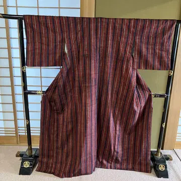1경절 츠무기 빨간색, 다크 네이비, 흰색 줄무늬 우라노 리이치 씨?