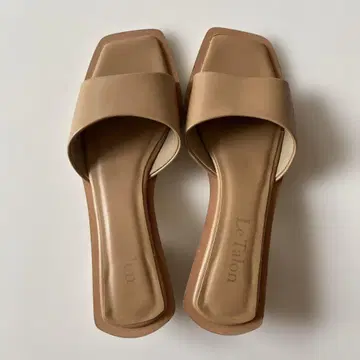 Le Talon 베이지 슬라이드 샌들