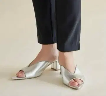 시룸린 커브인 샌들