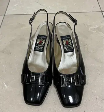 미하마 블랙 간치니 버클 백 스트랩 펌프스 25cm