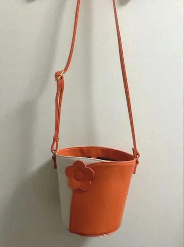 마리 퀀트 숄더백 버킷형