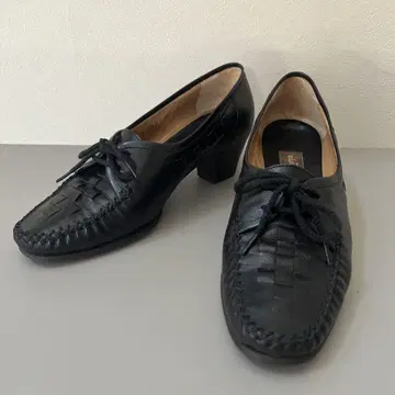 미품  요시노야 가죽 신발  가죽 펌프스  22.5cm 레이스업 펌프스