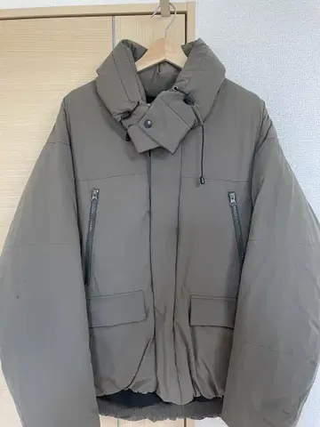 BEAMS 다운 재킷