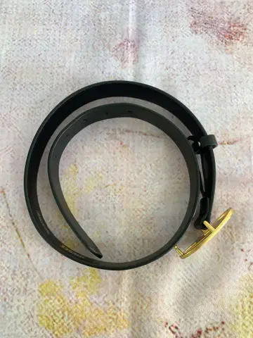 검은색 가죽 벨트 금색 버클
