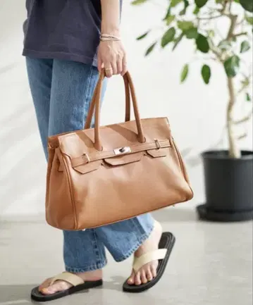 AULENTTI 카나구츠키 레자 토트 백 캐멀