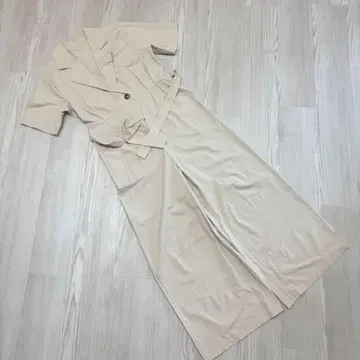 베이지 반팔 세트업 와이드 팬츠 오버올