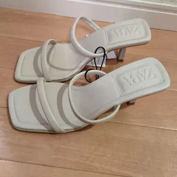 ZARA 베이지 힐 샌들