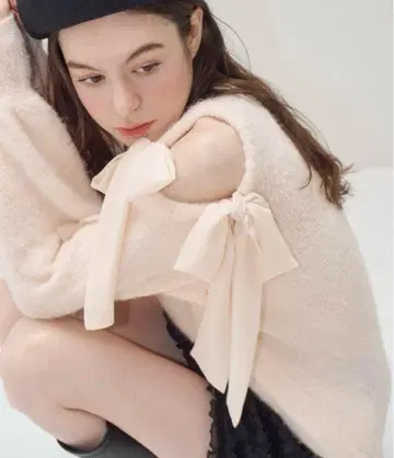 muguet chiffon ribbon open 니트 어깨 트임 니트
