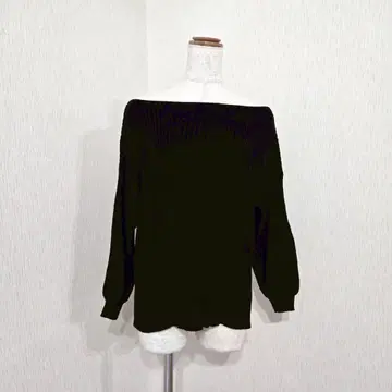 패턴 토르소 오프숄더 니트 톱 블랙 (M) 무지