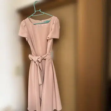 핑크 반소매 원피스 허리 리본 장식