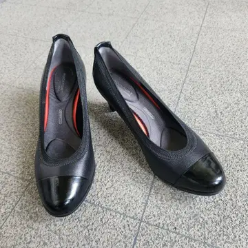 품 ROCKPORT 앞 에나멜 펌프스 블랙 22.5cm 5-99