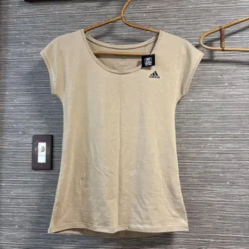 미사용 새상품 adidas 베이지 T셔츠 L 사이즈