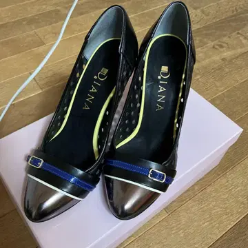 [새상품급] DIANA 글리터 오픈토 핀힐 펌프스 23cm