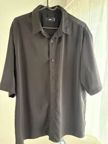 HARE 검정 반팔 셔츠