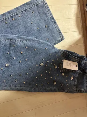 Forever 21 스톤 장식 데님 팬츠 90/95 핏 반짝이는