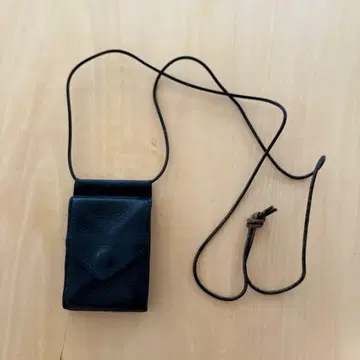 Hender Schema hang wallet