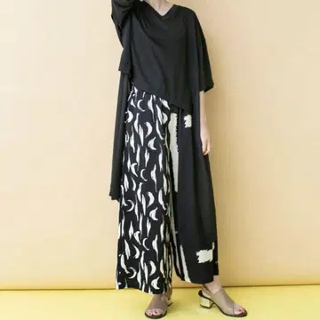 새상품급 OSMOSIS 비대칭 블랙 화이트 와이드 팬츠