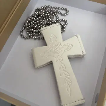 SCULPTOR / Cross Leather Strap Wallet