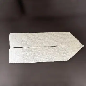 화이트 비즈 반깃