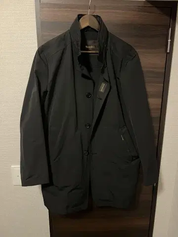 MOORER 블랙 스텐카라 코트